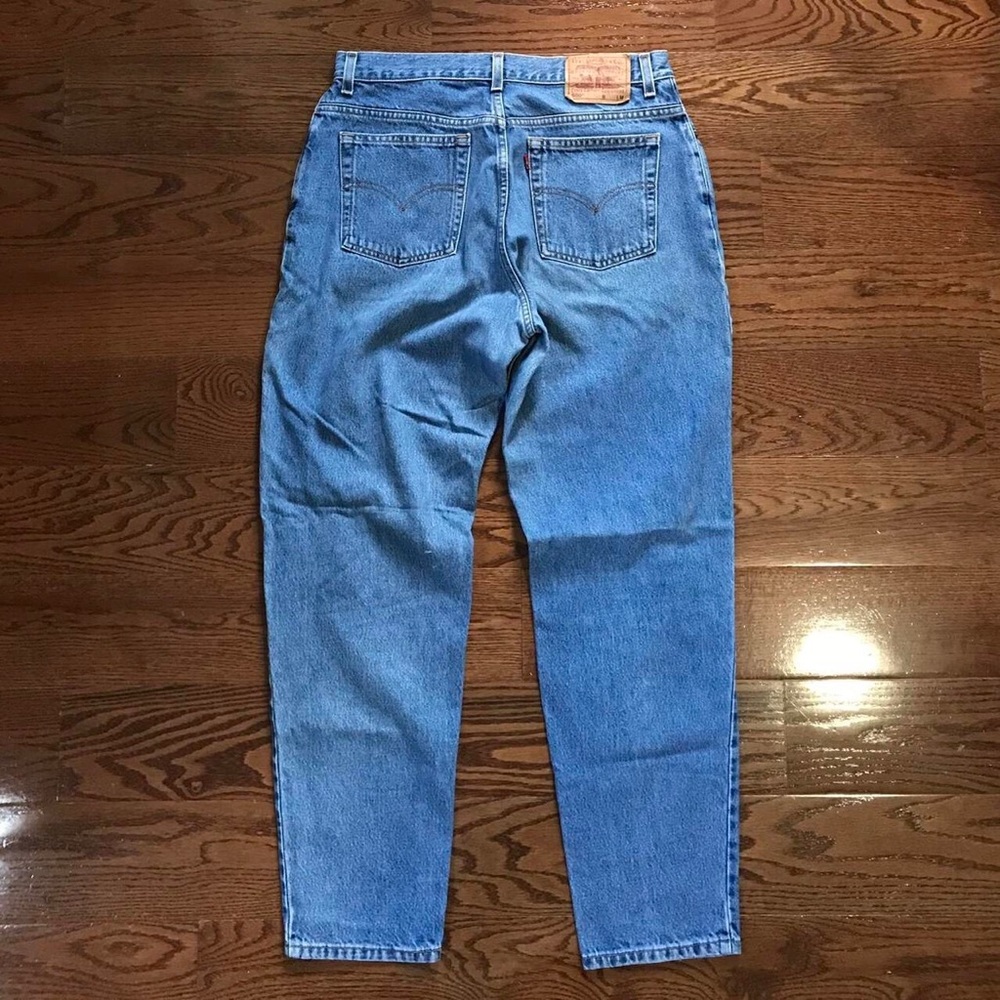 Women’s Levi’s Jeans - Picture 3 of 4